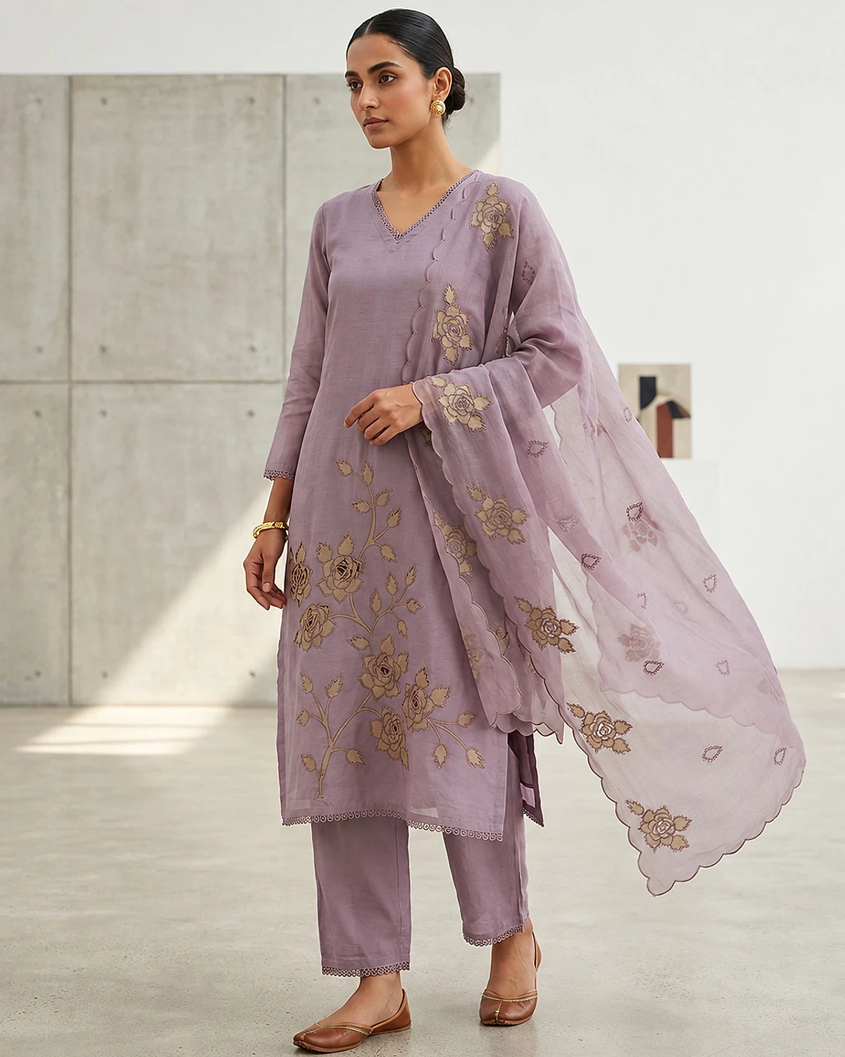 Woman wearing a mauve kurta, trousers and dupatta