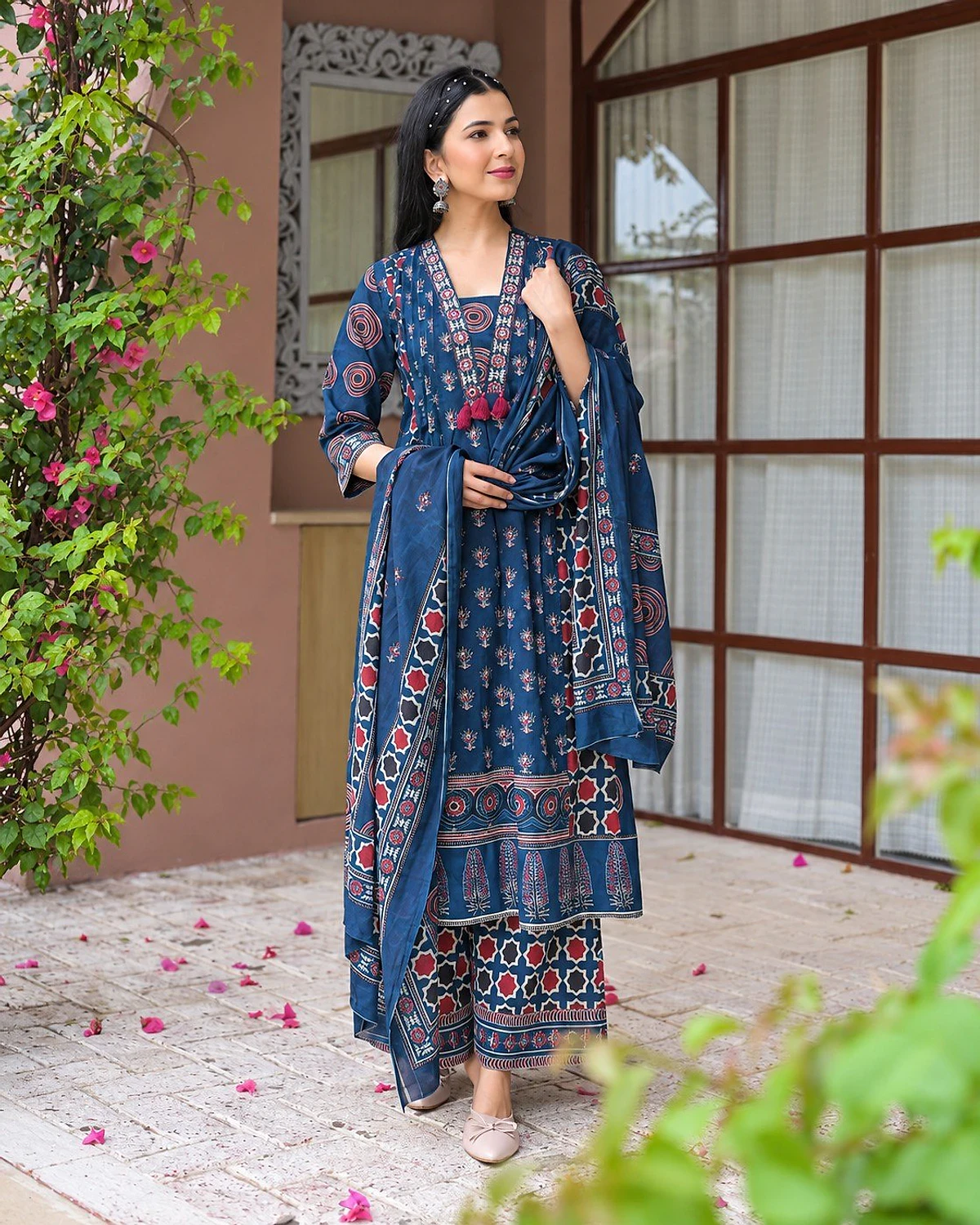 Woman wearing a indigo kurta, palazzo and dupatta